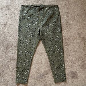 EUC Women’s Zella Green Leopard Patterned Leggings